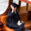 Dronning Sonja på vei ut til Kongeskipet. Foto: Berit Roald / NTB scanpix